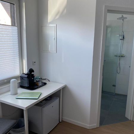 Messezimmer Nahe Der Duesseldorfer Messe Mit Eigenem Eingang Und Gratis Minibar Exterior photo