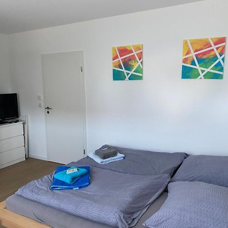 Messezimmer Nahe Der Duesseldorfer Messe Mit Eigenem Eingang Und Gratis Minibar Exterior photo