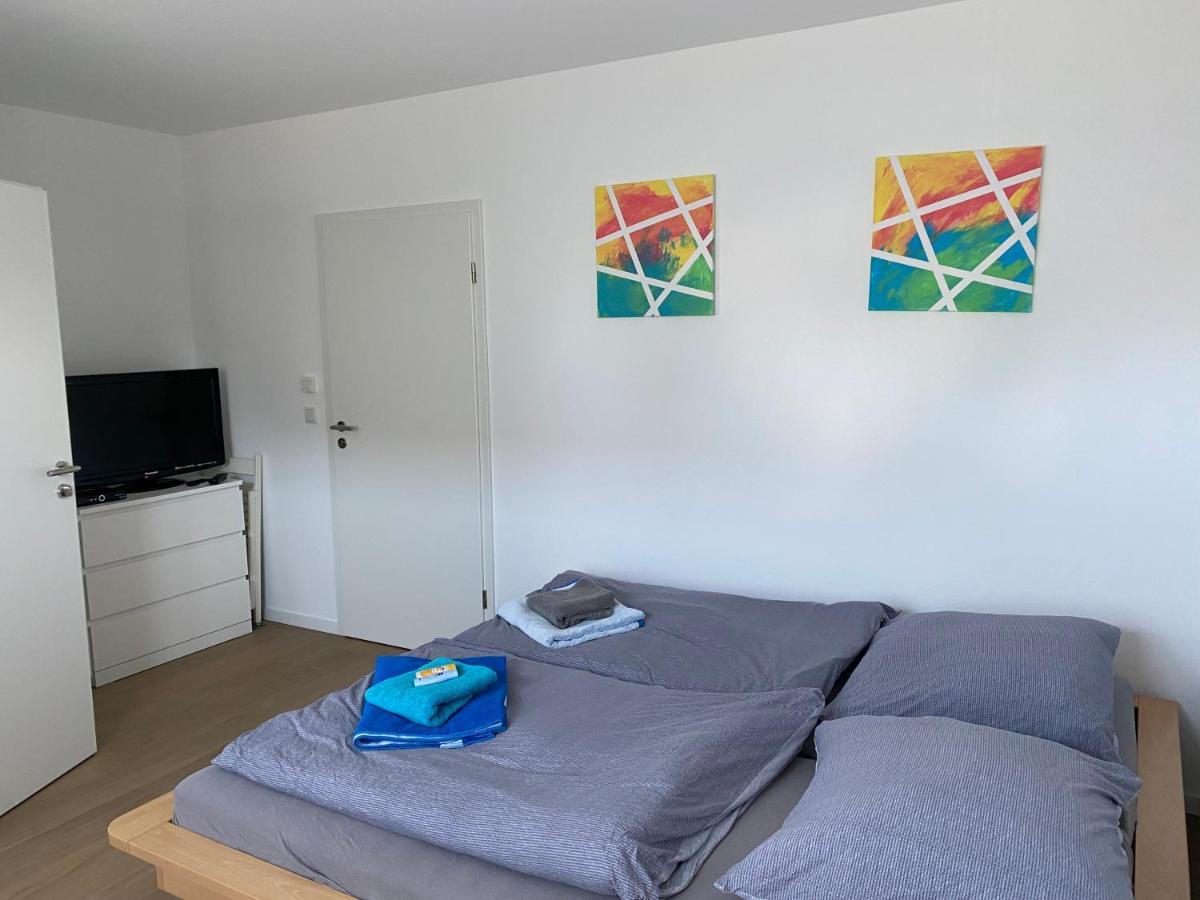 Messezimmer Nahe Der Duesseldorfer Messe Mit Eigenem Eingang Und Gratis Minibar Exterior photo